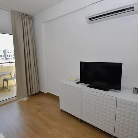 La Colina Pool & Train Apartament